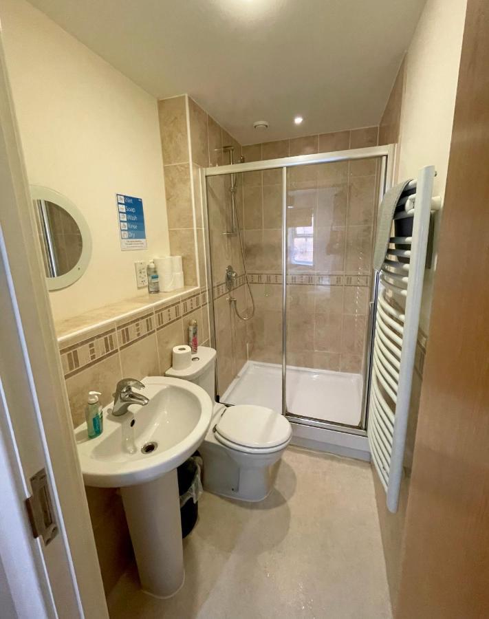 Entire Town Centre 2 Bedroom Apartment Very Close To Beach Bournemouth Ngoại thất bức ảnh