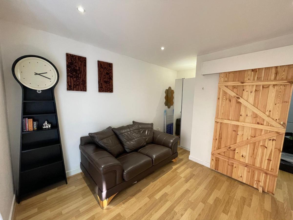 Entire Town Centre 2 Bedroom Apartment Very Close To Beach Bournemouth Ngoại thất bức ảnh