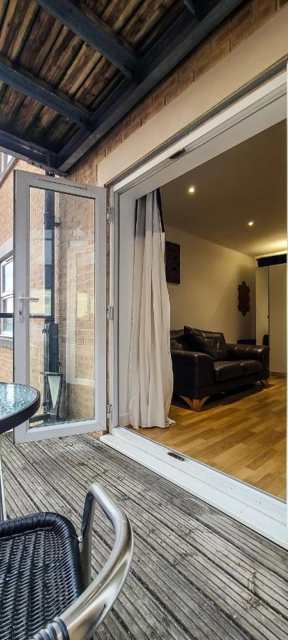 Entire Town Centre 2 Bedroom Apartment Very Close To Beach Bournemouth Ngoại thất bức ảnh
